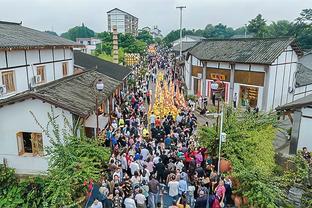 浓眉：第三节球队加强了防守 我们需要保持这样的防守强度